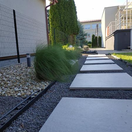 Slnecny Apartmanovy Dom Oslany 외부 사진