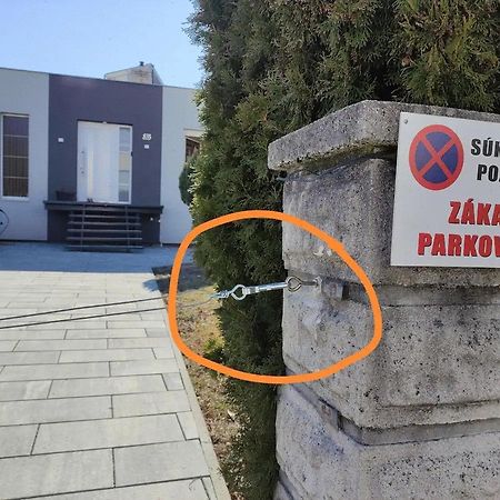 Slnecny Apartmanovy Dom Oslany 외부 사진